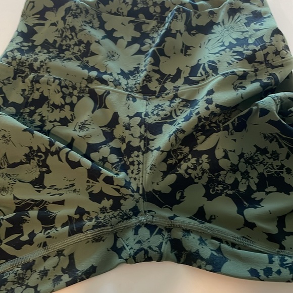 Lululemon leggings - Picture 3 of 4